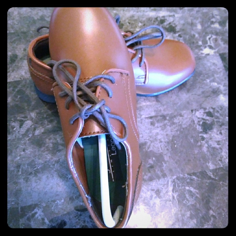 Boys shoes